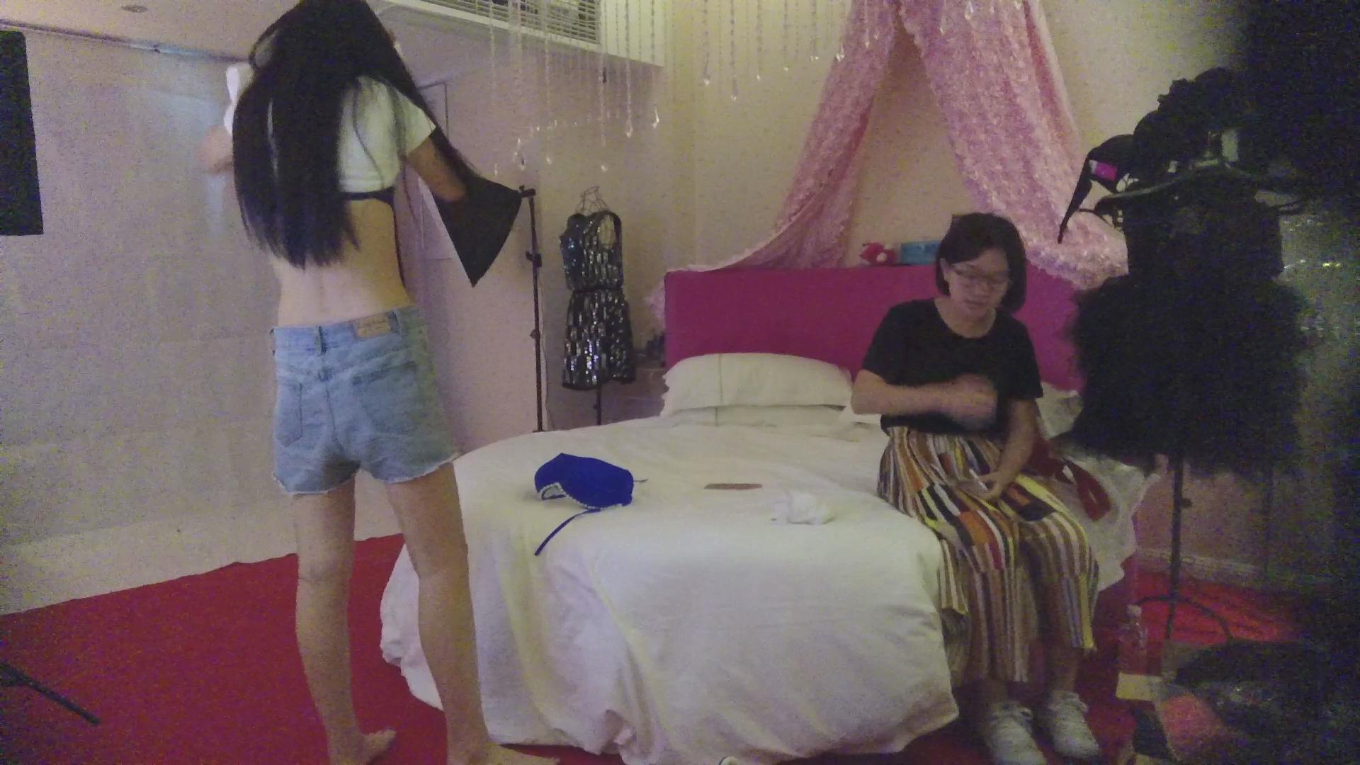 名门夜宴完整版5-颜值超高小嫩模日常接单子,往小丁里塞纸