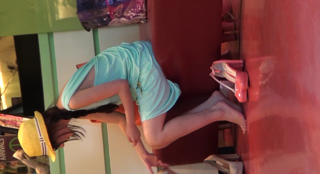 名门夜宴街拍CD原版3:一步裹裙丰腴美眉们.长腿细腰齐B裙