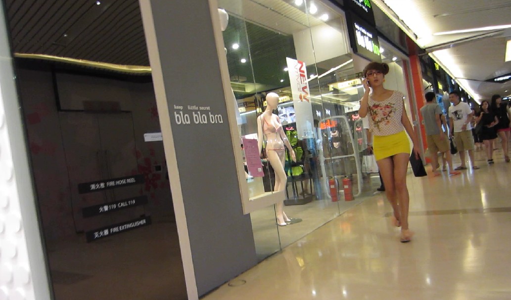 名门夜宴街拍CD原版5:商业街上的莲花身婊子心的裹裙女们