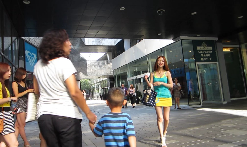 名门夜宴街拍CD原版5:商业街上的莲花身婊子心的裹裙女们