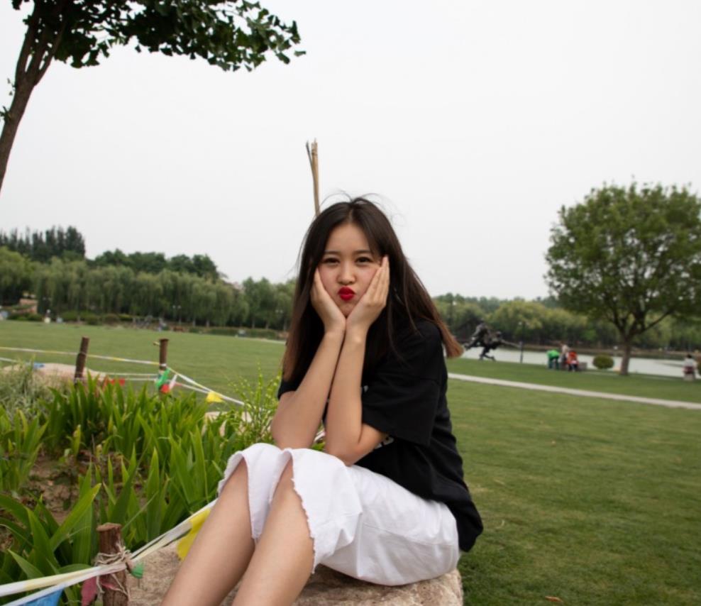 某铁站观望3:下班高峰时段看到几个少妇丁印美痕超级诱人 