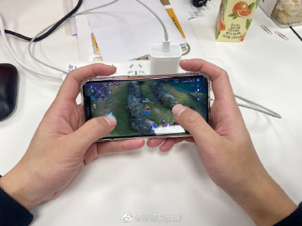 如果手机边玩边充电会损害电池吗?正确充电方式hold住哦.