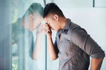 大家是如何看待男子过度劳累后洗热水澡致休克事件？