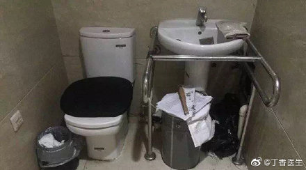 生活中你见过最离谱的无障碍设施长的什么样？最离谱设计