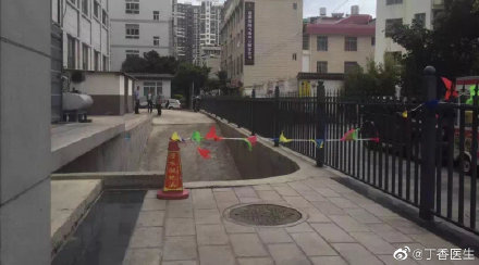 生活中你见过最离谱的无障碍设施长的什么样？最离谱设计