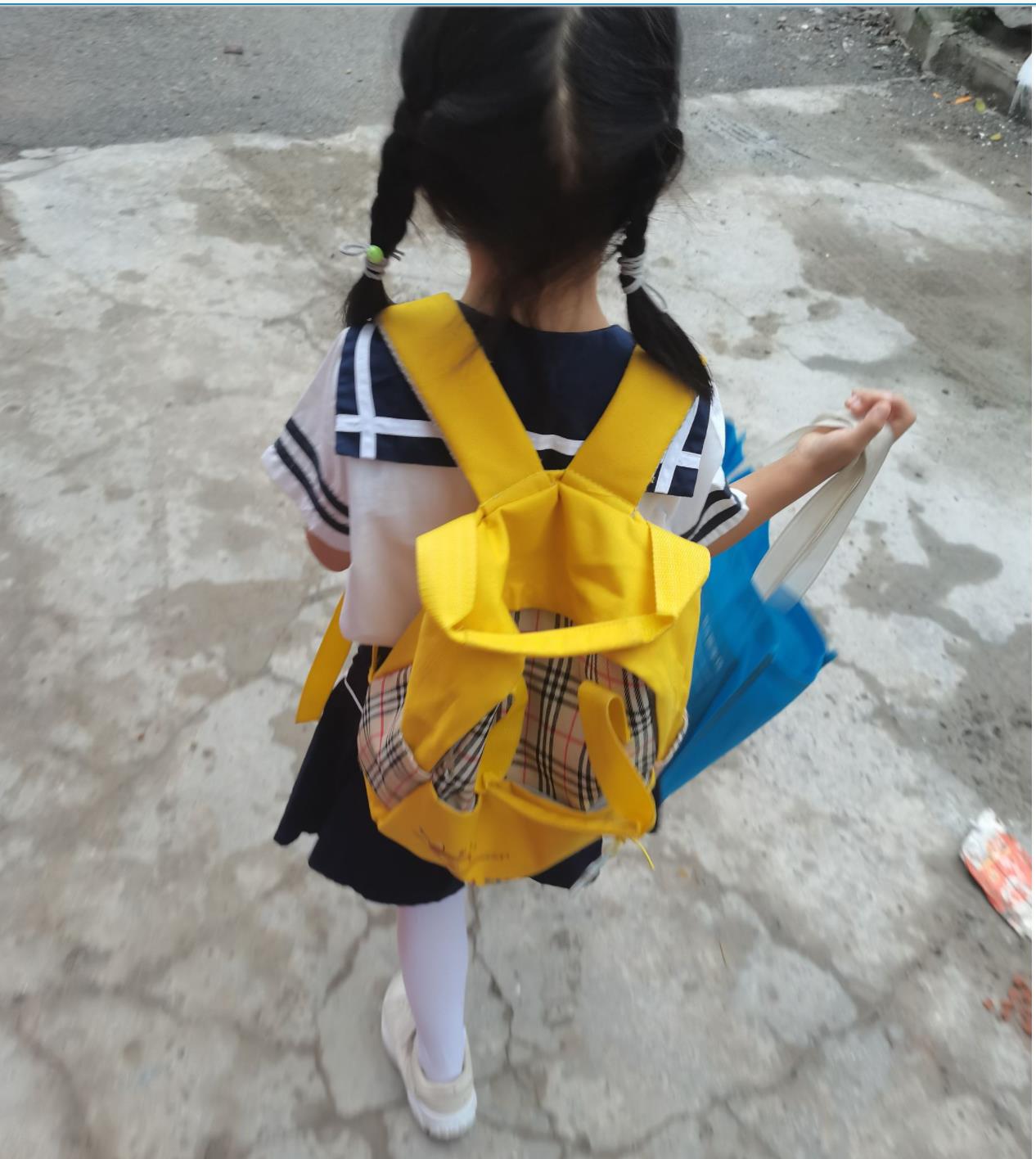 我再次离开了只有4岁半的女儿,重新回到了当年熟悉的城市 