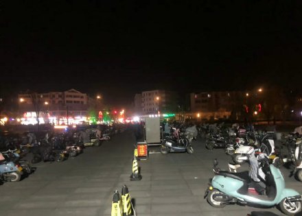 大学校园里面该不该禁行电动车呢?有共享单车就够了吗?