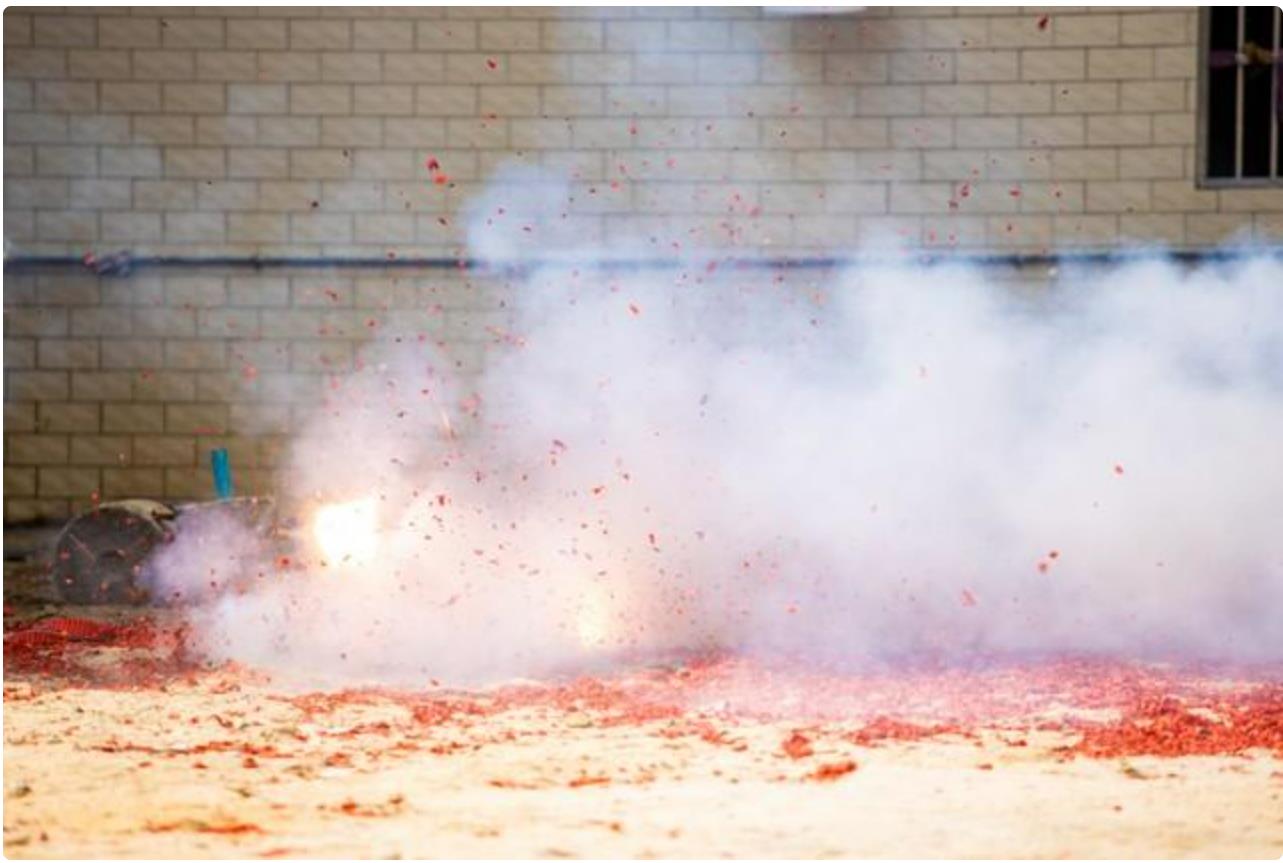 放开烟花禁令回规小时候,可以放烟花是城市治理自信的表现