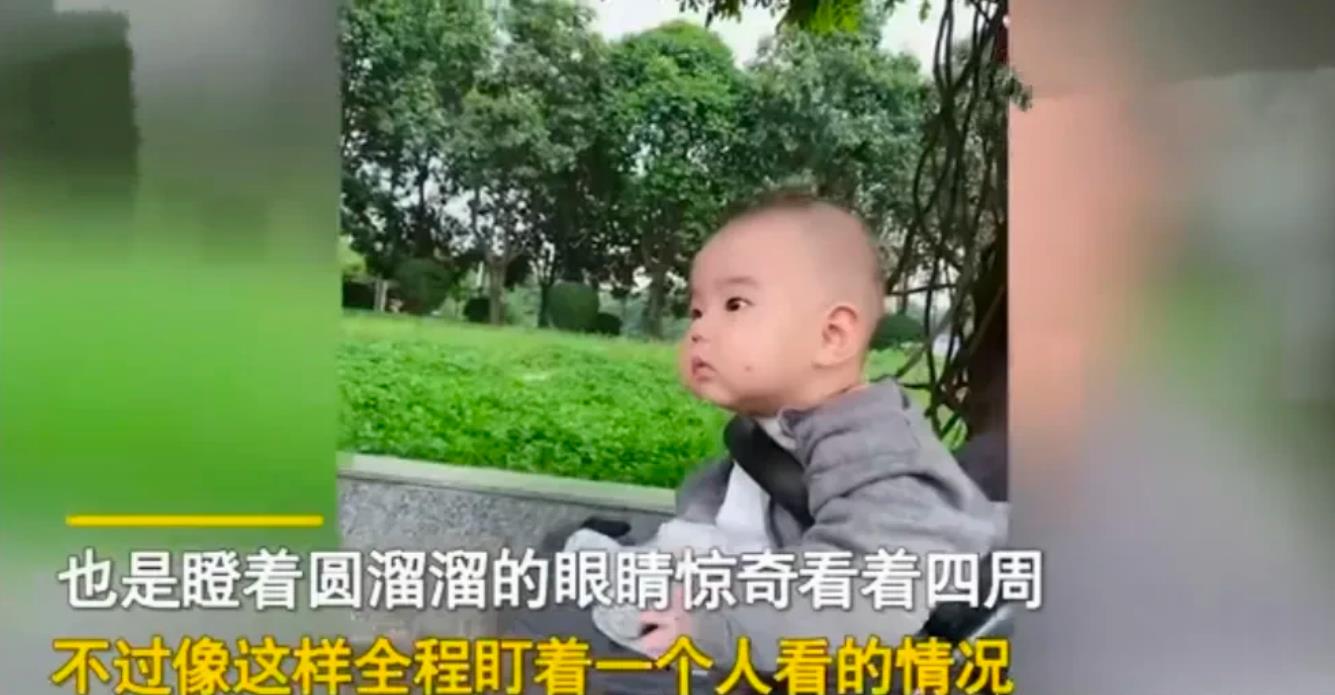 宝宝第一次当压轿娃就爱上小姐姐.全程瞪着眼睛盯着新娘