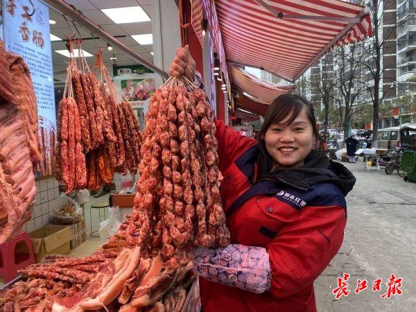 胡志红的香肠店被男子起诉,买灌肠称其为三无产品要赔偿10倍