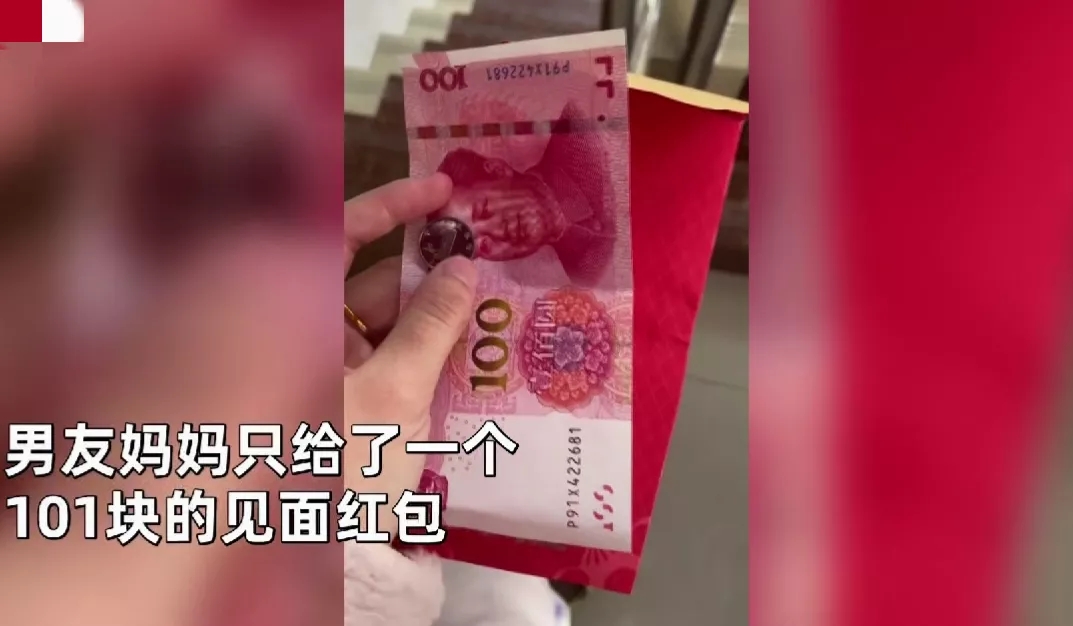 女孩首次跟心爱的男友回家:被他妈安排吃剩菜饭,住杂物间