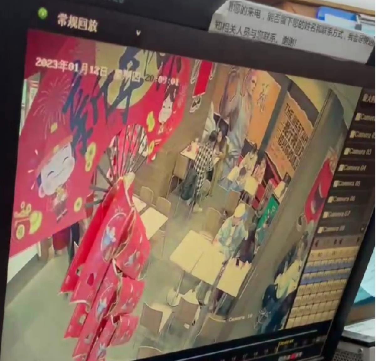 麦当劳员工不小心把餐盘滑落在孕妇背部.被砸中流产赔1千元
