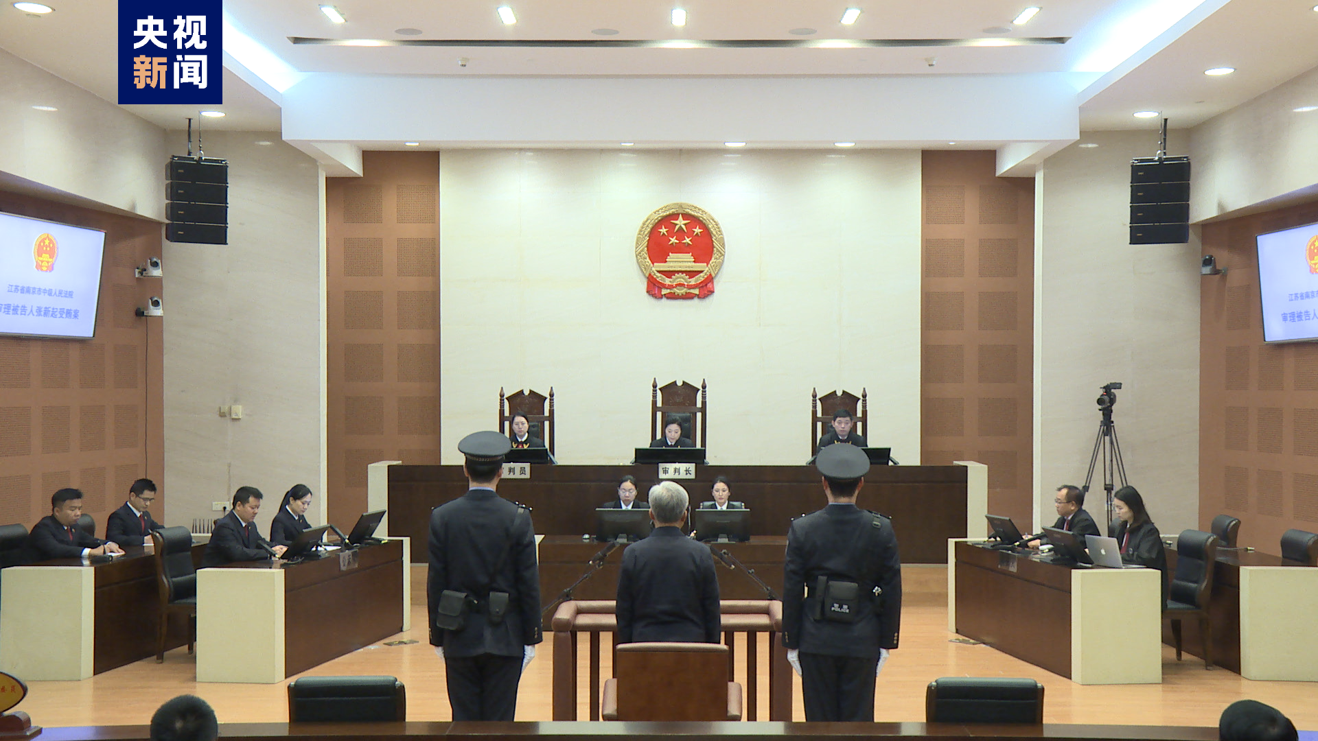 青岛原市长张新起贪污事件.退休了也要追责1.55亿被判无期