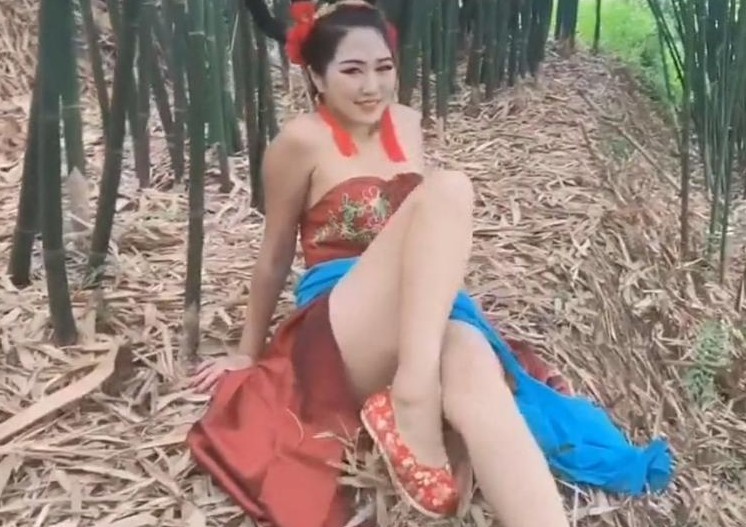 女网红沈樵作品有哪些?自编自导自卖15部视频,一人扛起所有