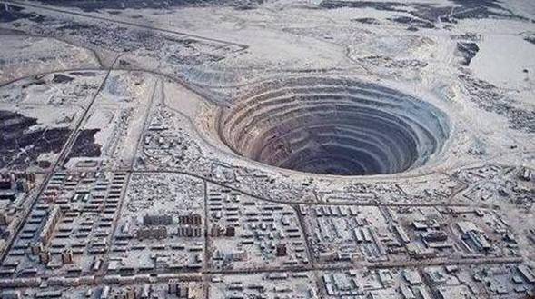 人类把地球挖穿会怎么样?目前为止有这种技术吗?