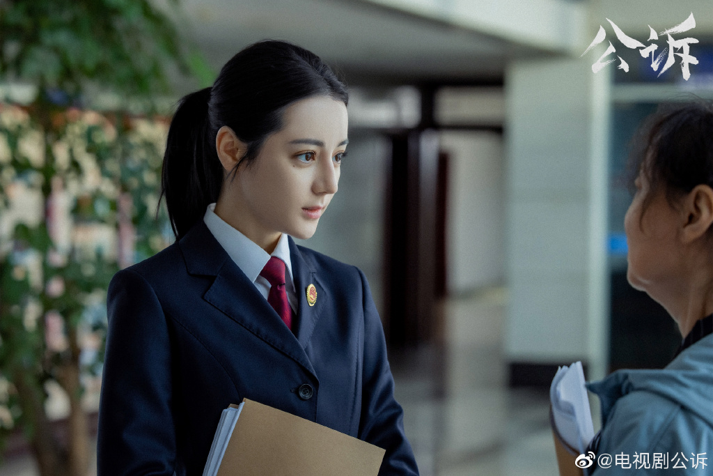 迪丽热巴回应《公诉》脸不像检察官的态度就值得点赞！