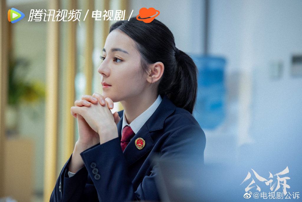 迪丽热巴回应《公诉》脸不像检察官的态度就值得点赞！