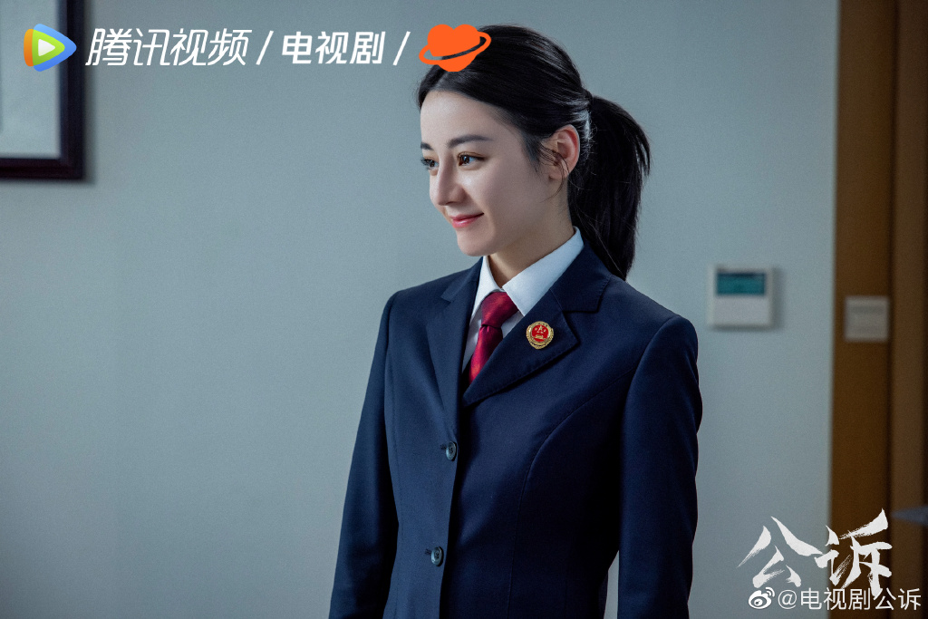 迪丽热巴回应《公诉》脸不像检察官的态度就值得点赞！