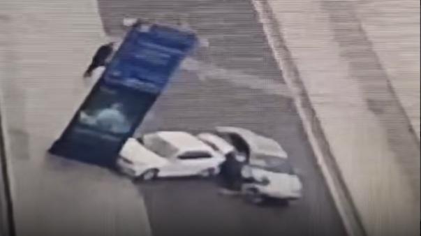 昆明机场一女子取行李被撞身亡引发的安全意识问题