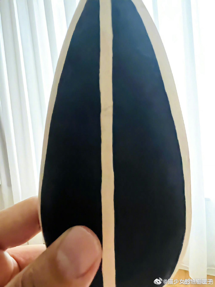 佟大为送迪丽热巴的生日礼物是一颗大瓜子！