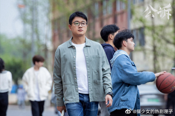 佟大为送迪丽热巴的生日礼物是一颗大瓜子！