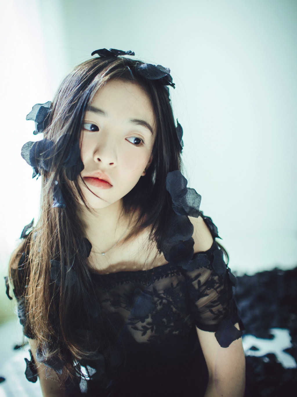 美女基因从不稀释,吴倩说女儿和自己长得一模一样