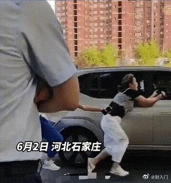 石家庄乐汇城：原配抓小三路人帮腔大骂男方不要脸