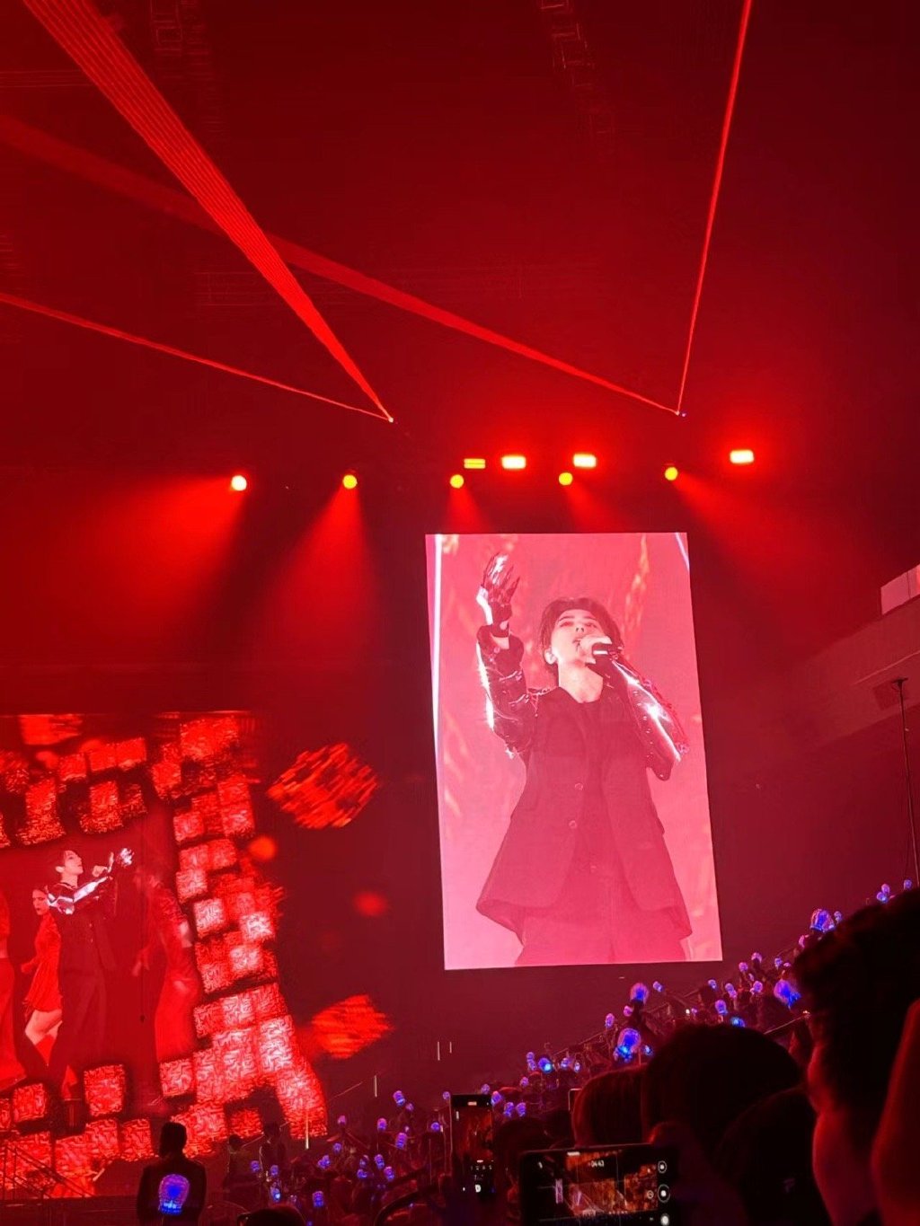 死粉总裁来啦：亲自带员工去蔡徐坤演唱会团建！