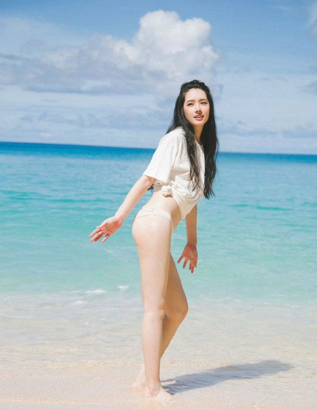 差点没认出来是郭碧婷，逛商场的穿搭好接地气哇！