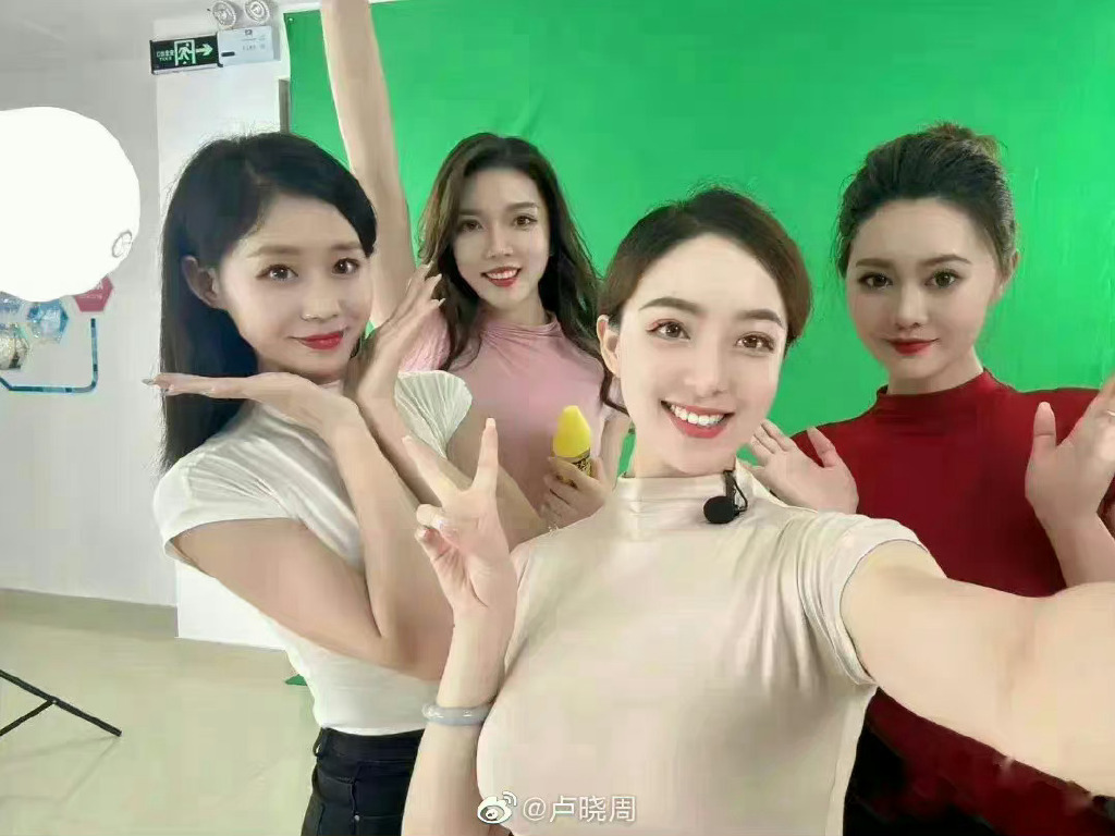 各位喜欢喝椰汁的朋友：你觉得椰树直播算擦边吗？