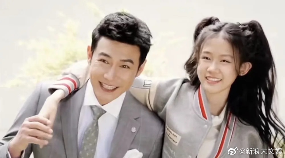 真相大白：鲍蕾晒花絮就为力证没给贝儿P腿