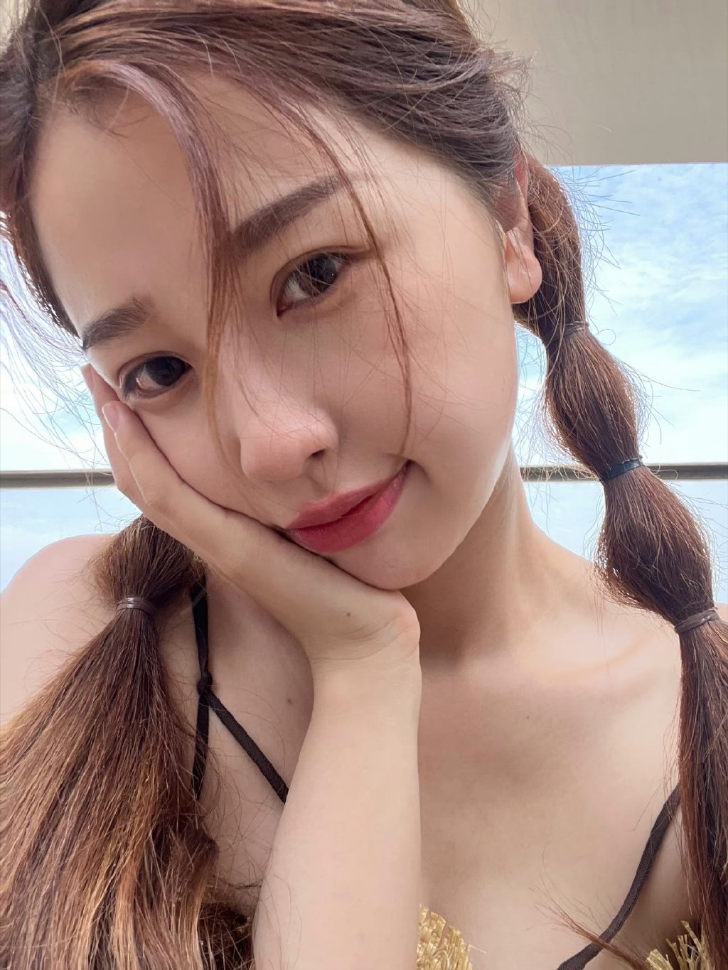 绝对让你意外：虞书欣工作人员的“神器”手机壳原来这样