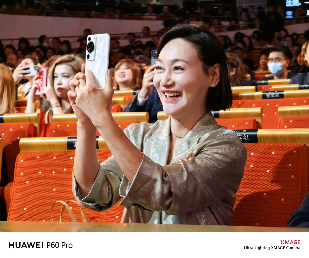 电影节上的惠英红：我是宝贝小斐的一日站姐。两个都很美