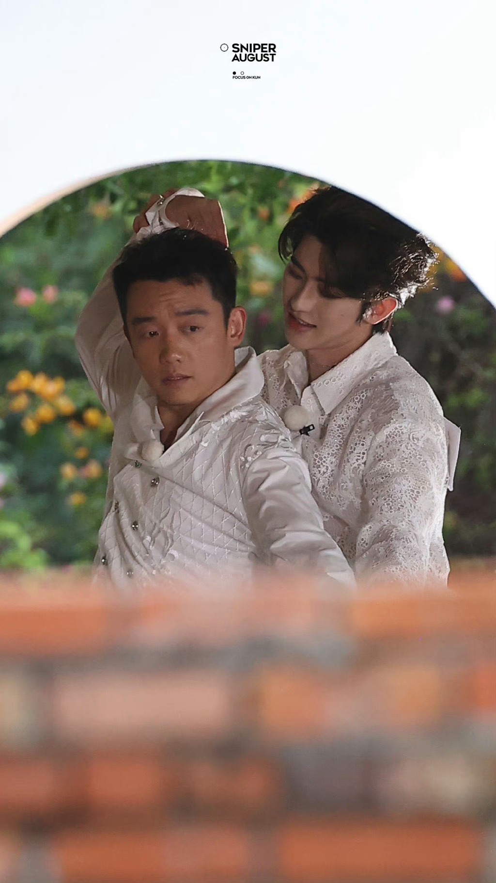 没开玩笑：蔡徐坤看郑恺的眼神深情注视，我真的很嫉妒