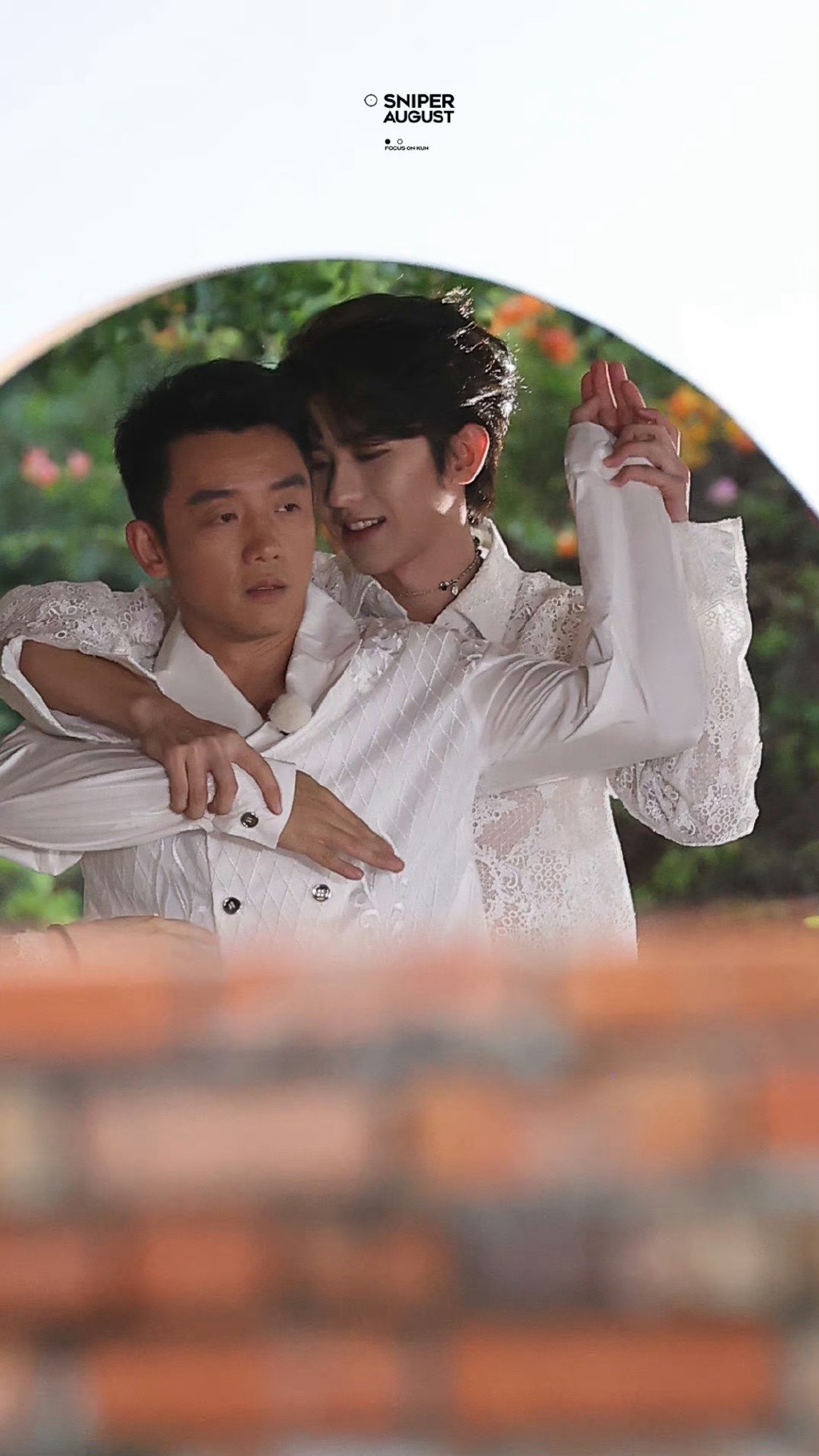 没开玩笑：蔡徐坤看郑恺的眼神深情注视，我真的很嫉妒