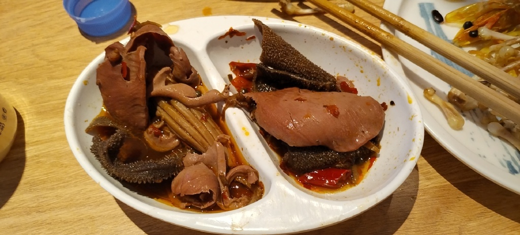 武艺32年来第一次吃毛肚，就觉得它长的太丑！