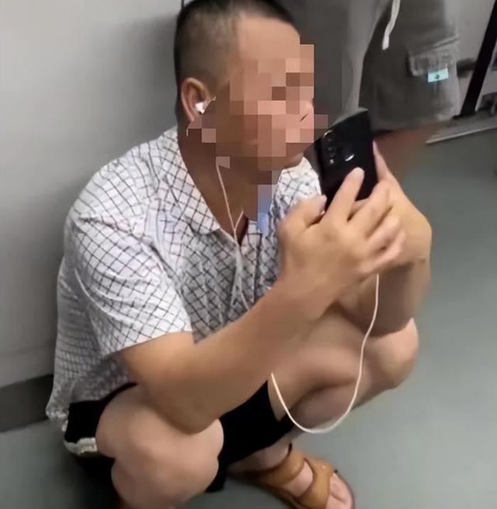 曝光大叔女子哭诉学校准备开除她，到底真相是什么？