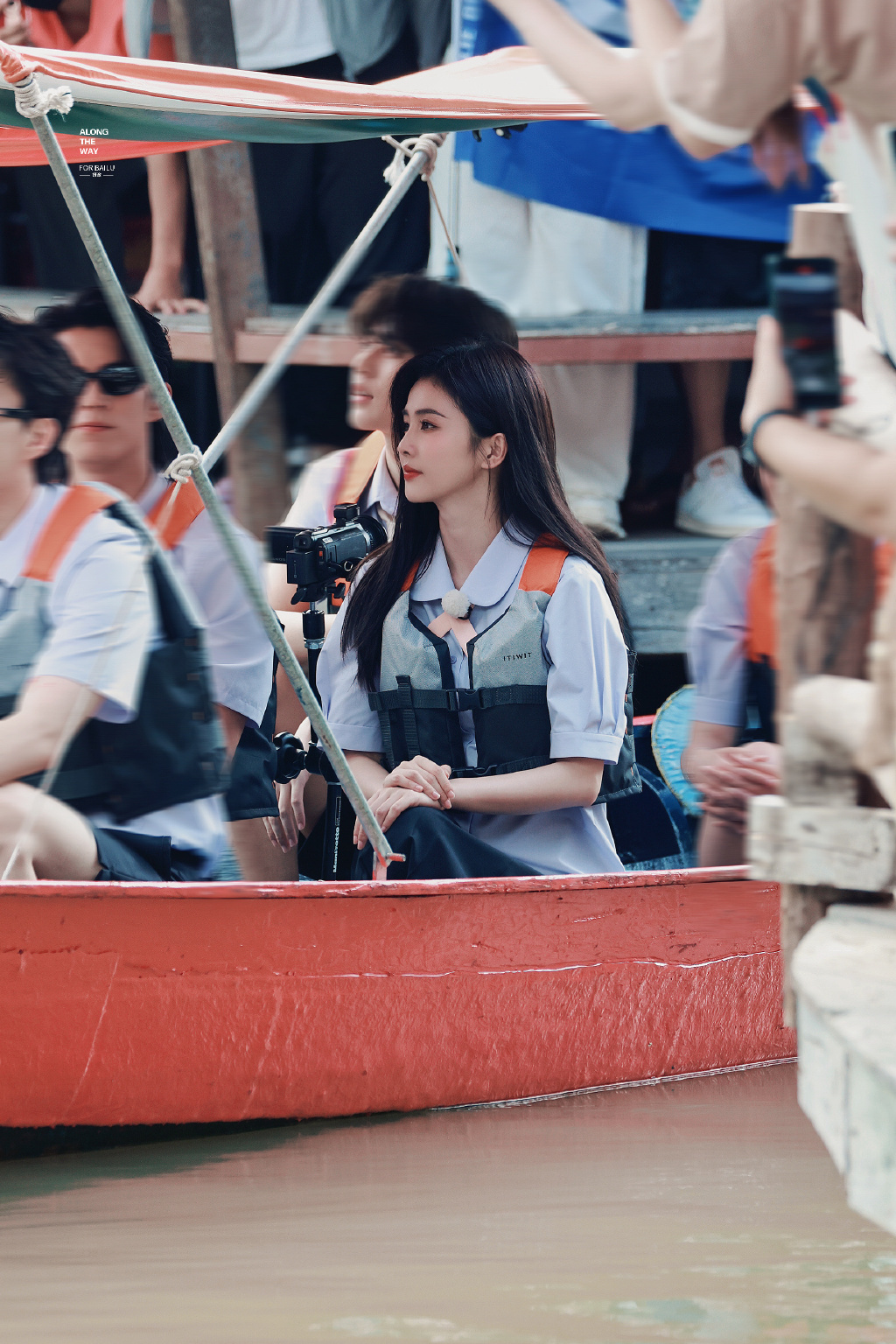 白鹿的腿自带高光很吸睛呀