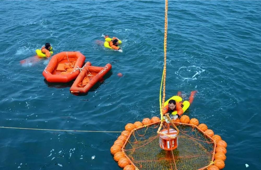 如果在海上遇难后，自救能活下来的机会真的很渺茫