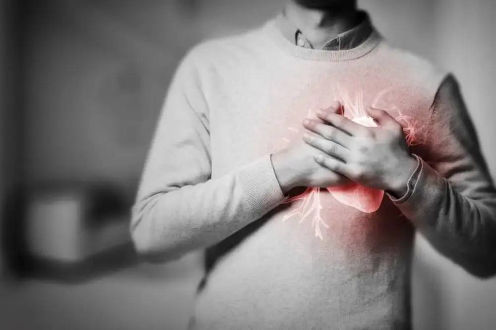 有时候感觉心脏会突突的猛跳几下，这是求救信号吗？