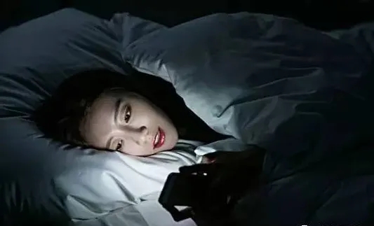 手机护眼模式：帮你挡蓝光的大杀器？并不能完全保护眼睛