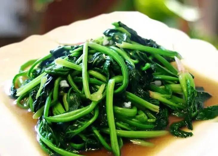辨别菠菜涩不涩口的方法，一口吃出新鲜好滋味！
