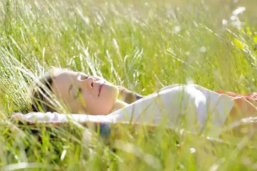 闭上眼睛还能看到光，这真是光幻视（phosphene）的神奇现象！就像我们的视觉系统是一台相机，虽然你闭上眼 ...