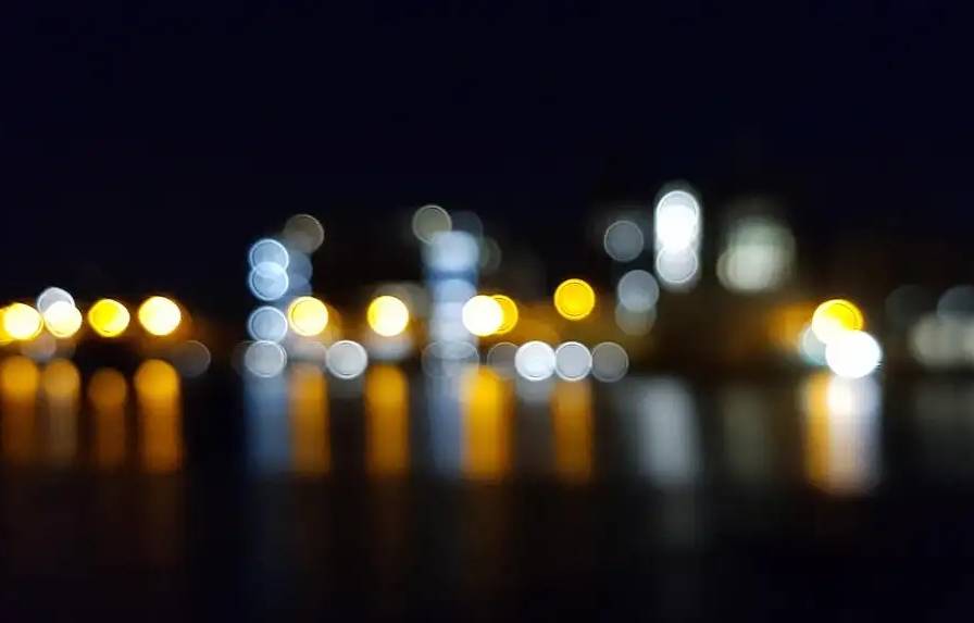 一到晚上就看不清东西的眼睛是不是有夜盲症？