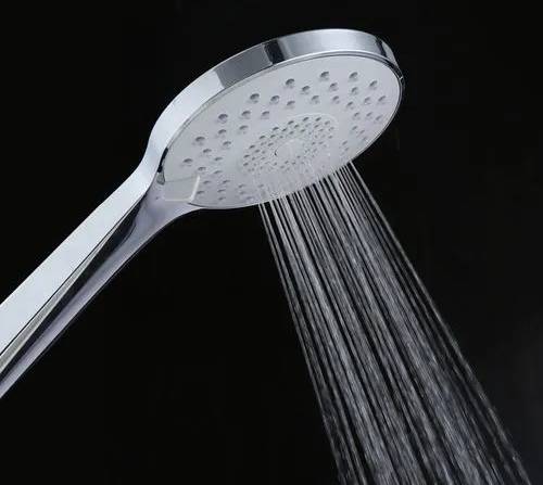 淋浴喷头的一定要定期更换：小心细菌大军！