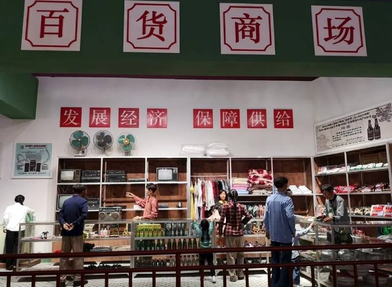 百货商店的由来还得从乾隆皇帝说起，神奇金粪杈子