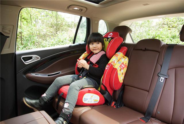 为什么儿童不能坐汽车前排？小心！有这些坑等着你