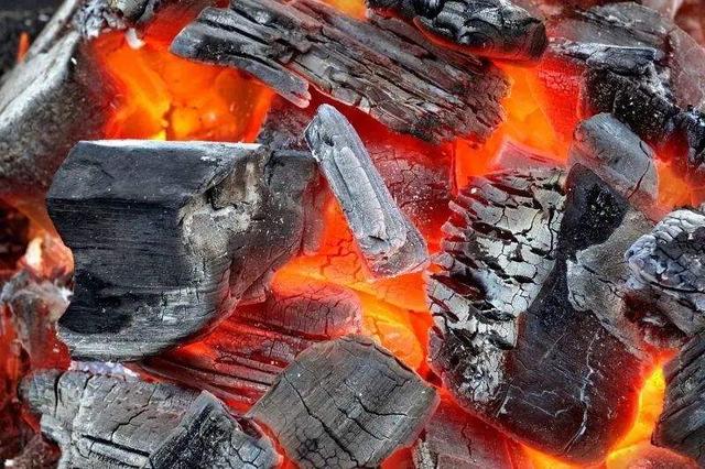 汽油酒精还有木头,这些东西燃烧后为何剩下的物质不一样？