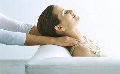 来自颈椎病患者的真实经历:仰头玩手机,是否降低颈椎负担?