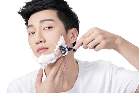 男人的胡子会越刮越粗吗？胡须成长的真相你必须知道